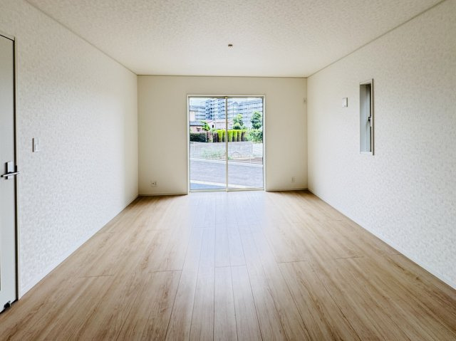松戸市六実５丁目新築戸建（六実第12）の居間・リビング|18.2帖リビングダイニングキッチン