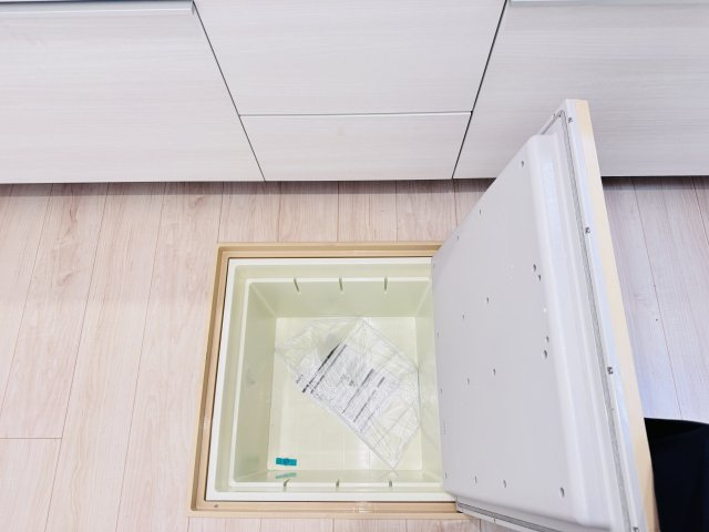 松戸市六実５丁目新築戸建（六実第12）のキッチン|キッチン床下収納