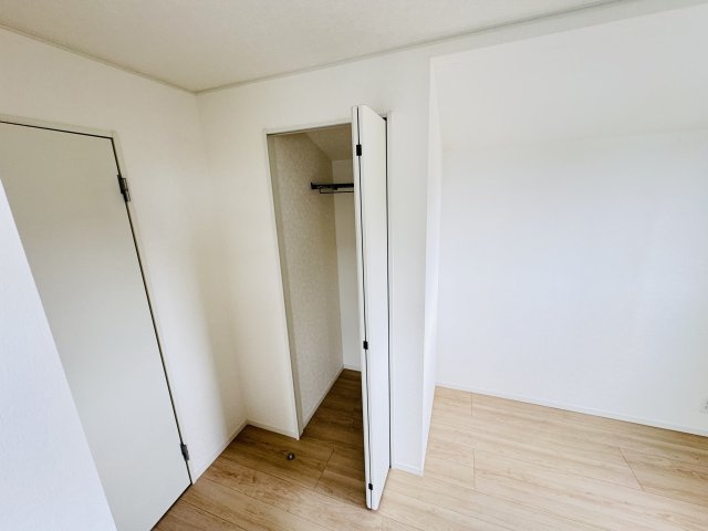 松戸市六実５丁目新築戸建（六実第12）の収納|5.7帖洋室収納