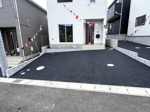 松戸市六実５丁目新築戸建（六実第12）の駐車場|3号棟駐車スペース・並列2台駐車可