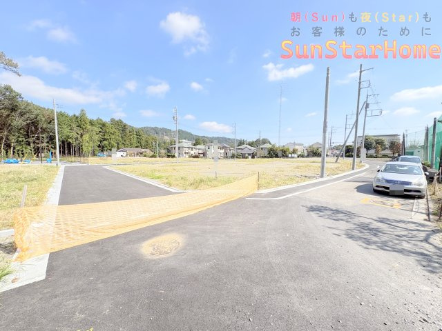 【サンスターホーム】青梅市畑中2丁目　建築条件無し売地A区画の前面道路含む現地写真