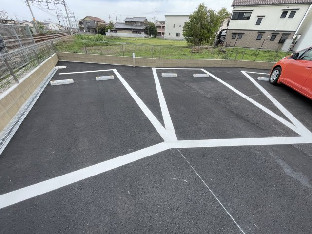 メゾン東二見の駐車場
