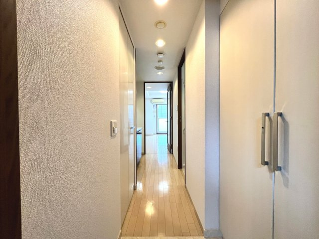 クリスタルグランツ北堀江の玄関