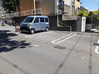 【駐車場】 | サニーヒルズ岡台Ⅱ | 駐車場に車を止められます