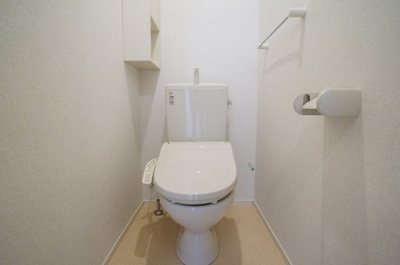 【トイレ】 | ラ・フランセ高間木　Ａ | ゆったりとした空間のトイレです