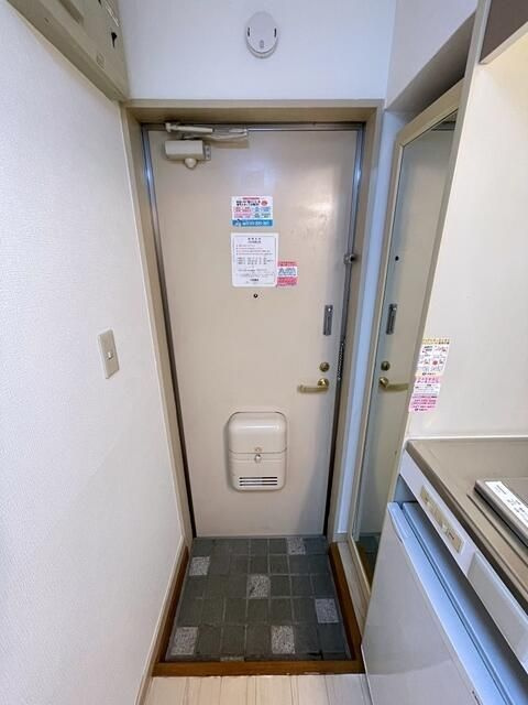 ジュネパレス市川第２４－Ａの玄関