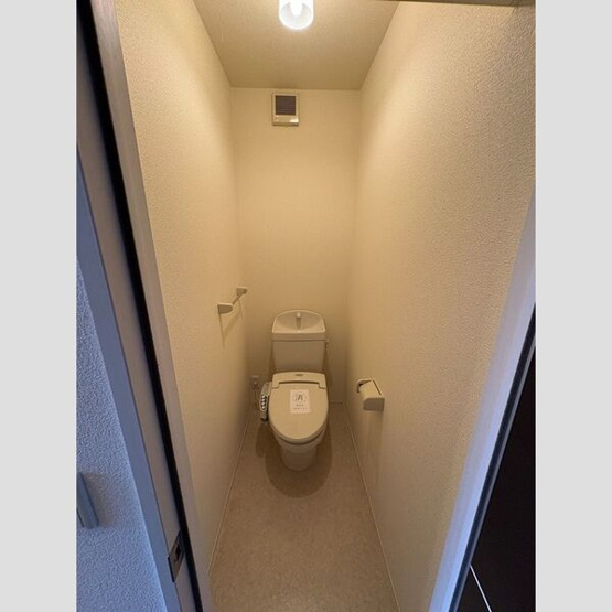 【トイレ】 | シャルマンハイツ | トイレの写真です。