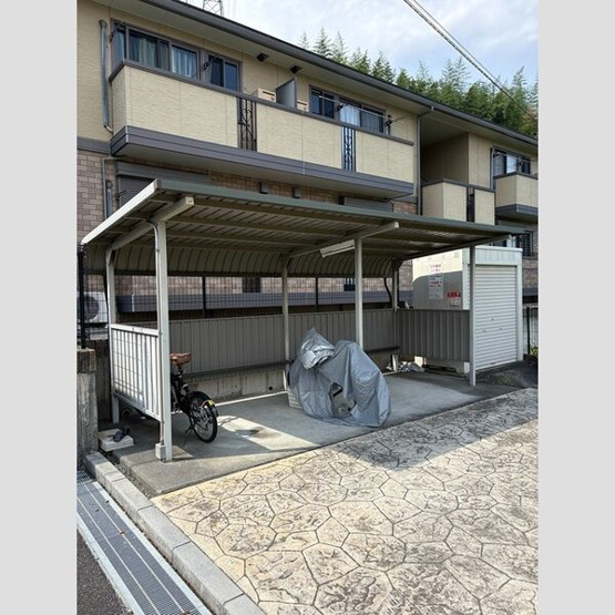 【駐車場】 | シャルマンハイツ | 敷地内駐車場の写真です。