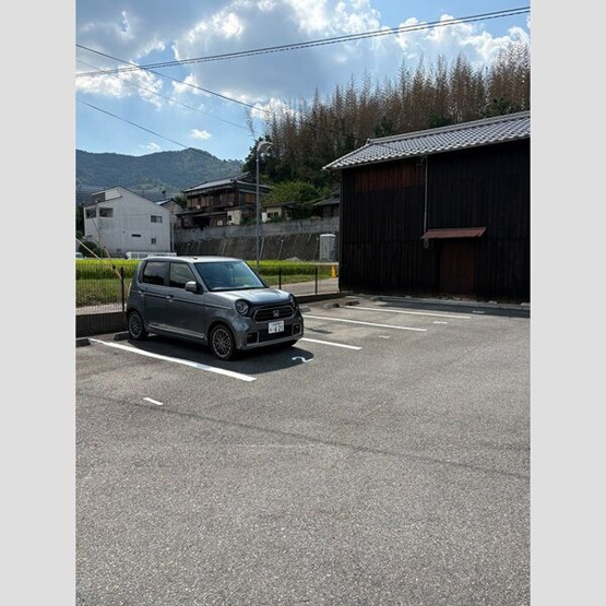 【駐車場】 | シャルマンハイツ | 敷地内駐車場の写真です。