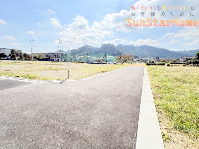 【サンスターホーム】青梅市畑中2丁目　建築条件無し売地M区画の前面道路含む現地写真