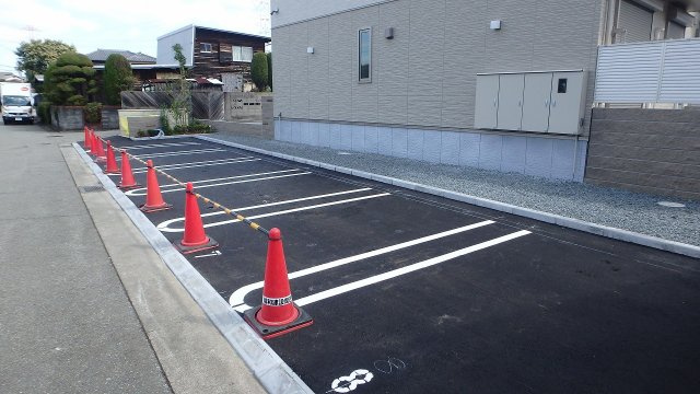 グランステージ曽根の駐車場
