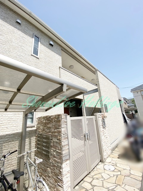 藤沢市片瀬海岸３丁目のアパートの外観