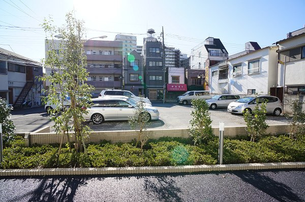 エルスールの展望|バルコニー正面眺望♪前面空地と駐車場で日当たり良好♪