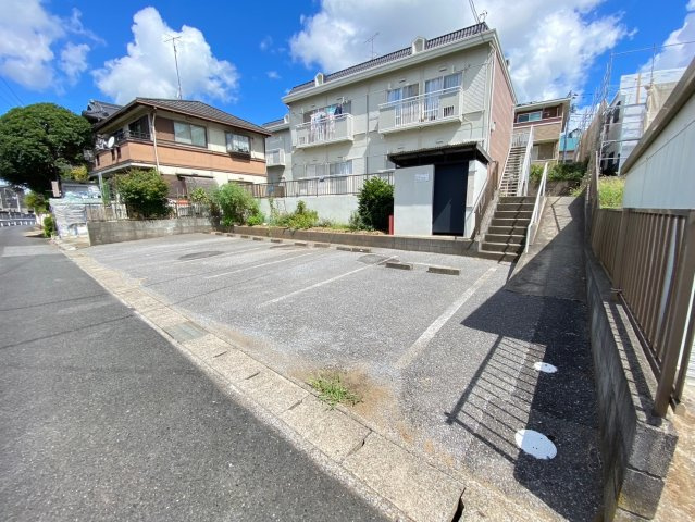【駐車場】 | メゾンサンライズ