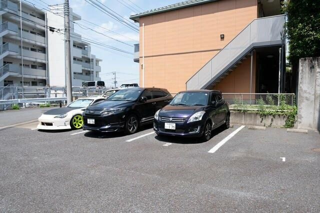 八千代市村上南１丁目の賃貸マンションの駐車場