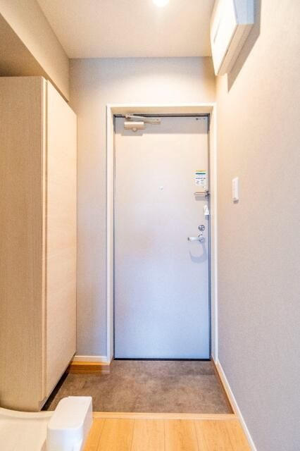 エフプレスト岸町の玄関