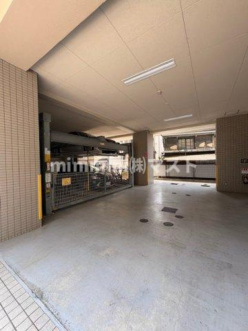 トモドール北梅田の駐車場