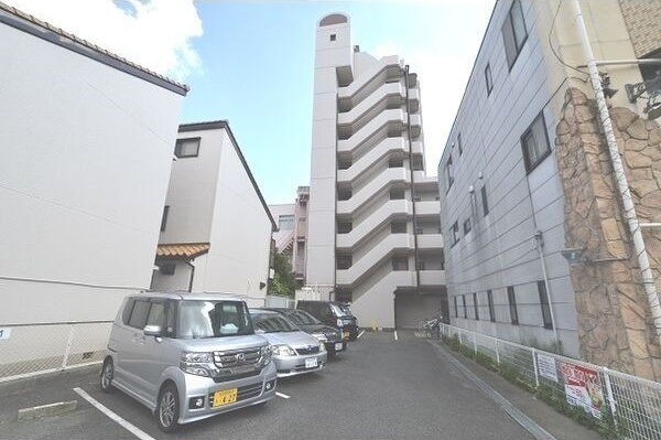 アーバンライフ内浜の駐車場