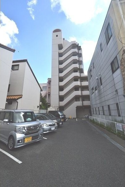 アーバンライフ内浜の駐車場