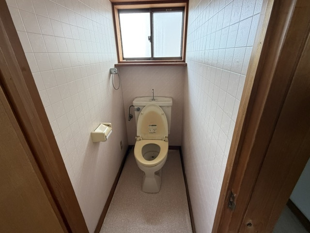 海を愛する方におすすめ　海まで徒歩1分の6DKのトイレ|シンプルなトイレです