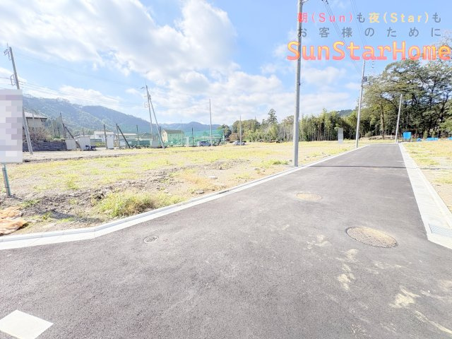 【サンスターホーム】青梅市畑中2丁目　建築条件無し売地P区画の前面道路含む現地写真