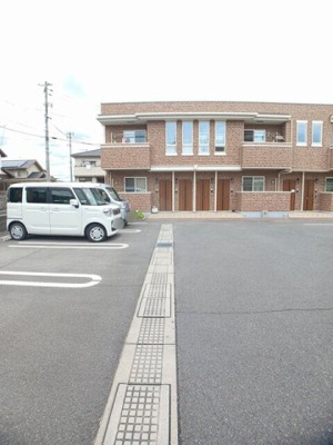【駐車場】 | グロード・モーテＢ | 駐車場に車を止められます