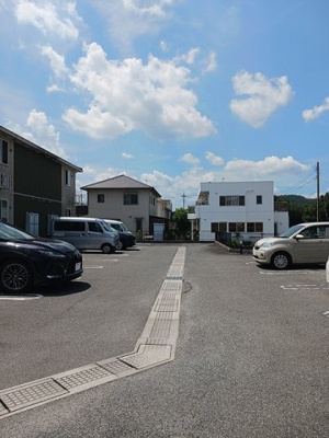 【駐車場】 | エスポワール | 駐車場に車を止められます