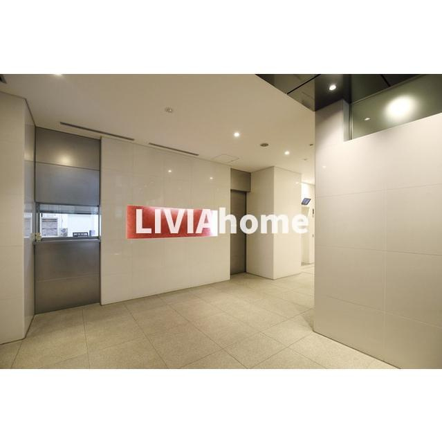 港区芝４丁目の賃貸マンションのエントランス