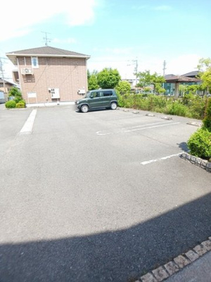 【駐車場】 | ピアッツァプレッソＢ | 駐車場があるので、車を買う予定の方も安心です