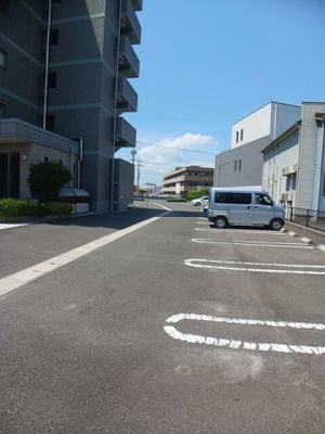 【駐車場】 | ウィンコム | 車をお持ちの方に嬉しい駐車場付きの物件です