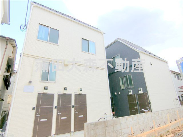 プラネット蒲田の外観|2015年12月築　木造地上2階建ての人気賃貸アパート
東京都大田区西糀谷1丁目京急空港線糀谷駅最寄り徒歩8分、京急蒲田駅徒歩12分