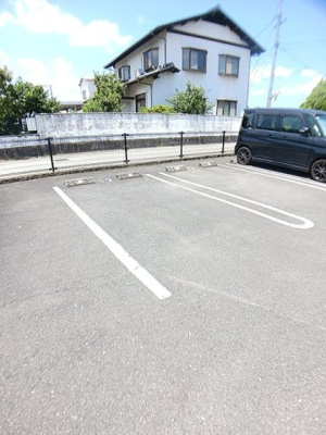 【駐車場】 | アズールコート | 駐車場完備です