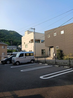 【駐車場】 | セブン　フォレスト | 駐車場があるので、車を買う予定の方も安心です