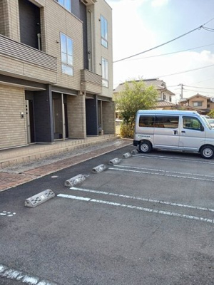 【駐車場】 | メゾンドフラン | 駐車場があるので、車を買う予定の方も安心です