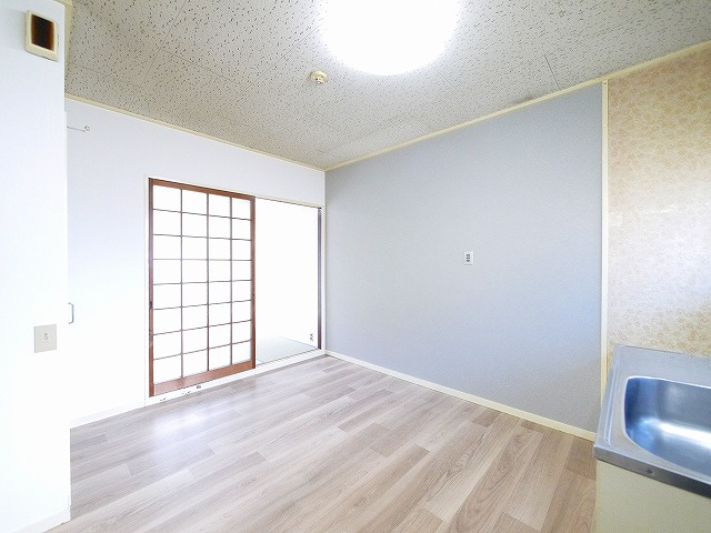 YMハイツ　B棟の居間・リビング