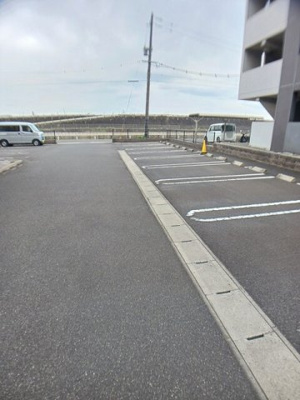 【駐車場】 | シーサイドビレッジＢ | 駐車スペースもあります
