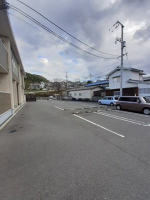 【駐車場】 | ライツ　シュティルＢ | カースペースがあります