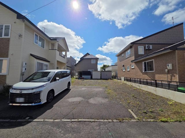 北都1丁目10　5LDK　中古住宅の駐車場