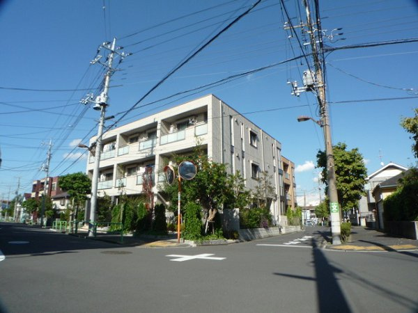 クレールメゾンの外観|閑静な住宅街の角地です。
