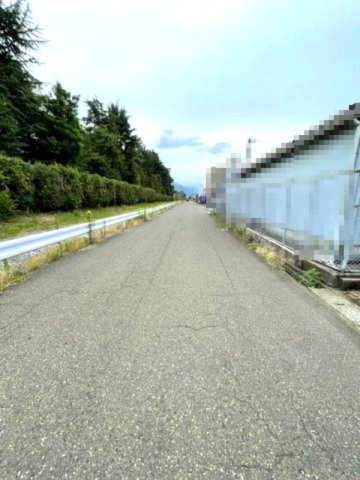 敦賀市野神中古戸建の前面道路含む現地写真