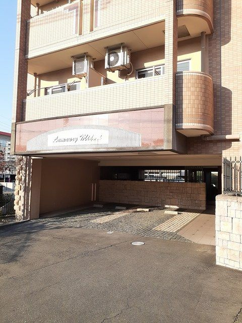 ラモーリ緑のエントランス