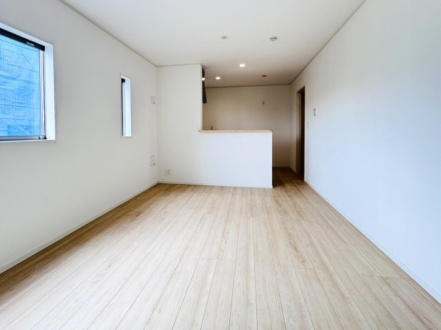 松戸市六実５丁目新築戸建（六実第12）の居間・リビング|15.7帖リビングダイニングキッチン