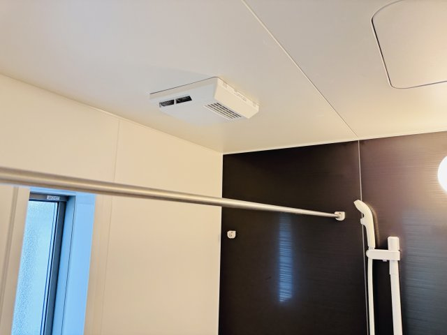 松戸市六実５丁目新築戸建（六実第12）の冷暖房・空調設備|雨の日も安心の浴室乾燥機つき