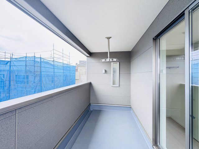 松戸市六実５丁目新築戸建（六実第12）のバルコニー|南向きインナーバルコニー・日当たり良好♪