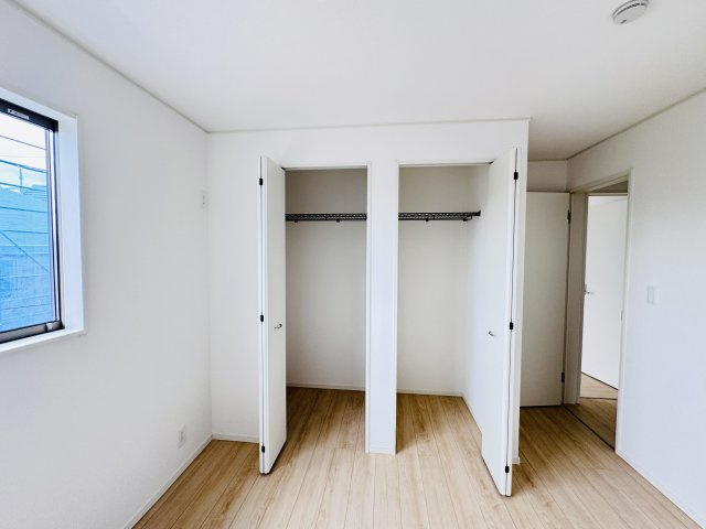 松戸市六実５丁目新築戸建（六実第12）の収納|5.7帖洋室収納・クローゼット２つでたっぷり収納♪