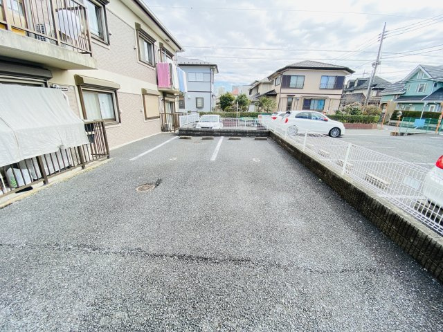 パークサイドピュアの駐車場