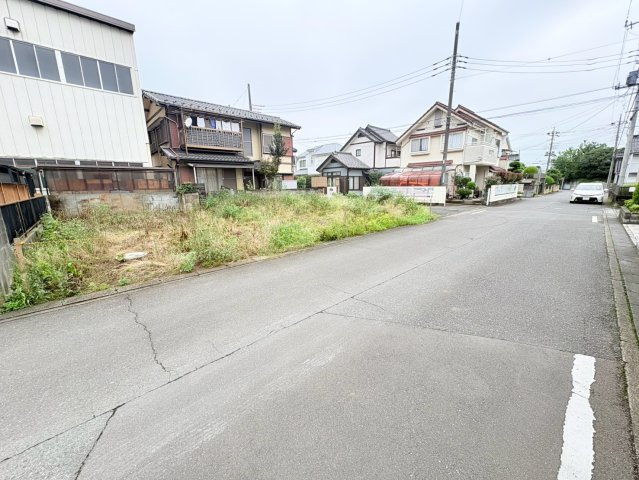 坂戸市三光町　建築条件なし売地　東武東上線『坂戸駅』徒歩12分　【浅羽野小学区】の前面道路含む現地写真