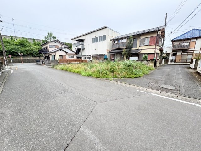 坂戸市三光町　建築条件なし売地　東武東上線『坂戸駅』徒歩12分　【浅羽野小学区】の前面道路含む現地写真