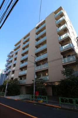 【外観】 | プレール・ドゥーク西新宿五丁目 | 鉄筋コンクリート造のがっちりとした建物。