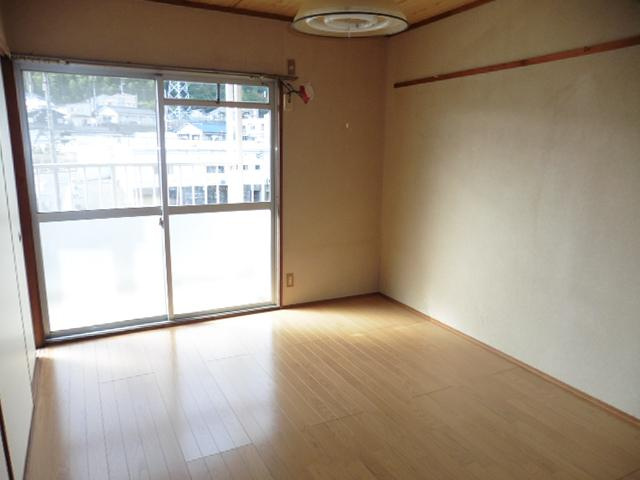 エトアール　202号の居間・リビング